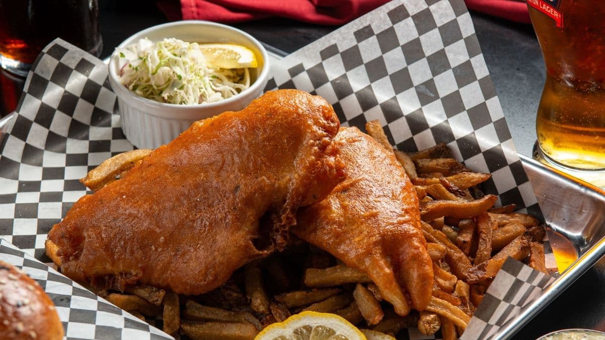 Fish and Chips (2 Pieces)