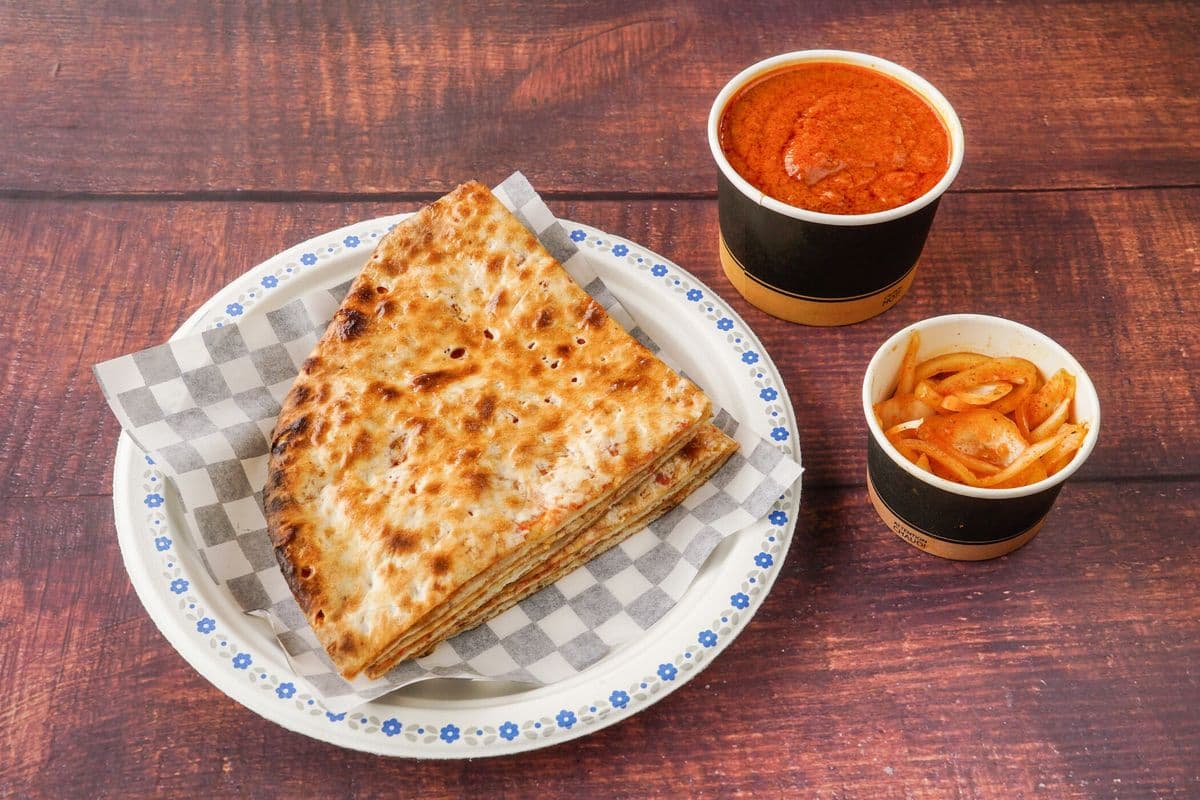 Chicken Tikka Kulcha Served with Butter Sauce