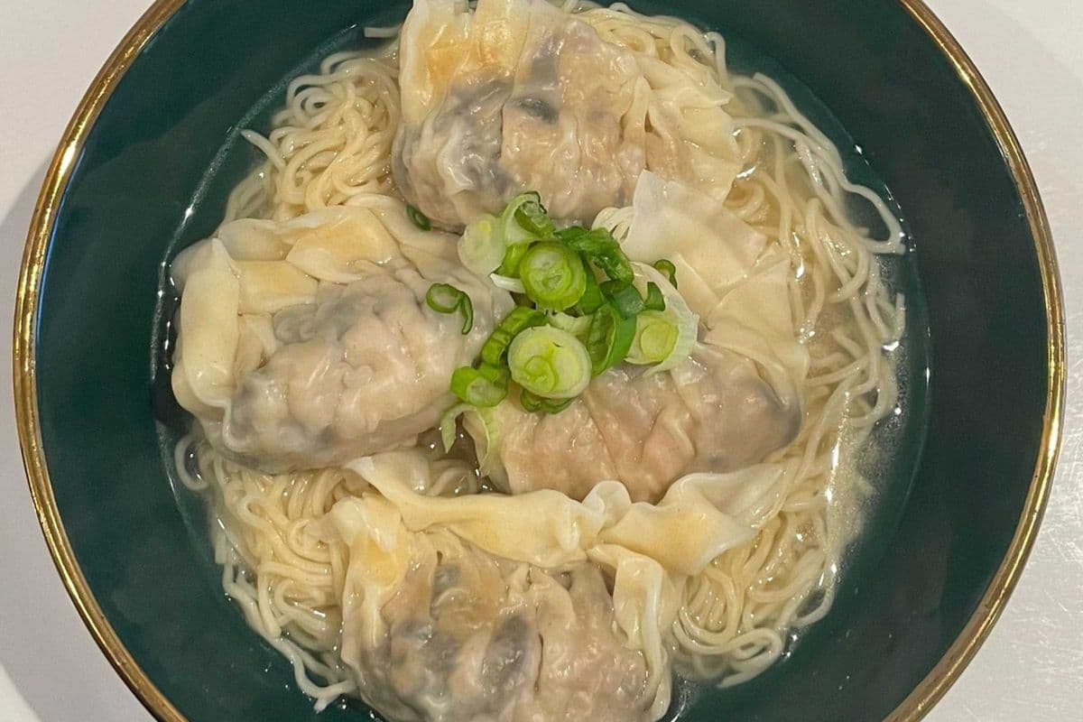 R6. Dumpling Noodle Soup (4pcs)
