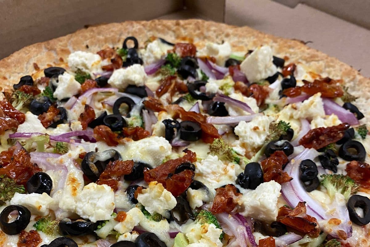 Medium Mediterranean House Choice Pizza
