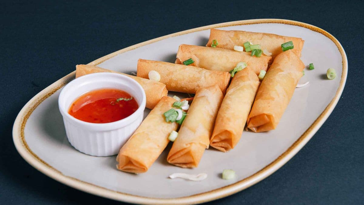 VEGETABLE SPRING ROLLS (8 PCS)