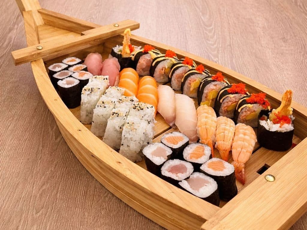 Maki and Sushi Boat (36 Pcs)