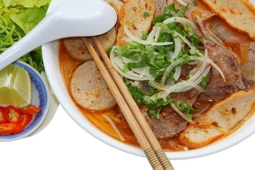 Central Beef Noodle Soup (Bun Bo Hue) / Soupe de nouilles au bœuf du centre (Bun Bo Hue)