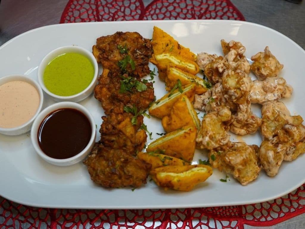 Mixed Veg Pakora Platter.