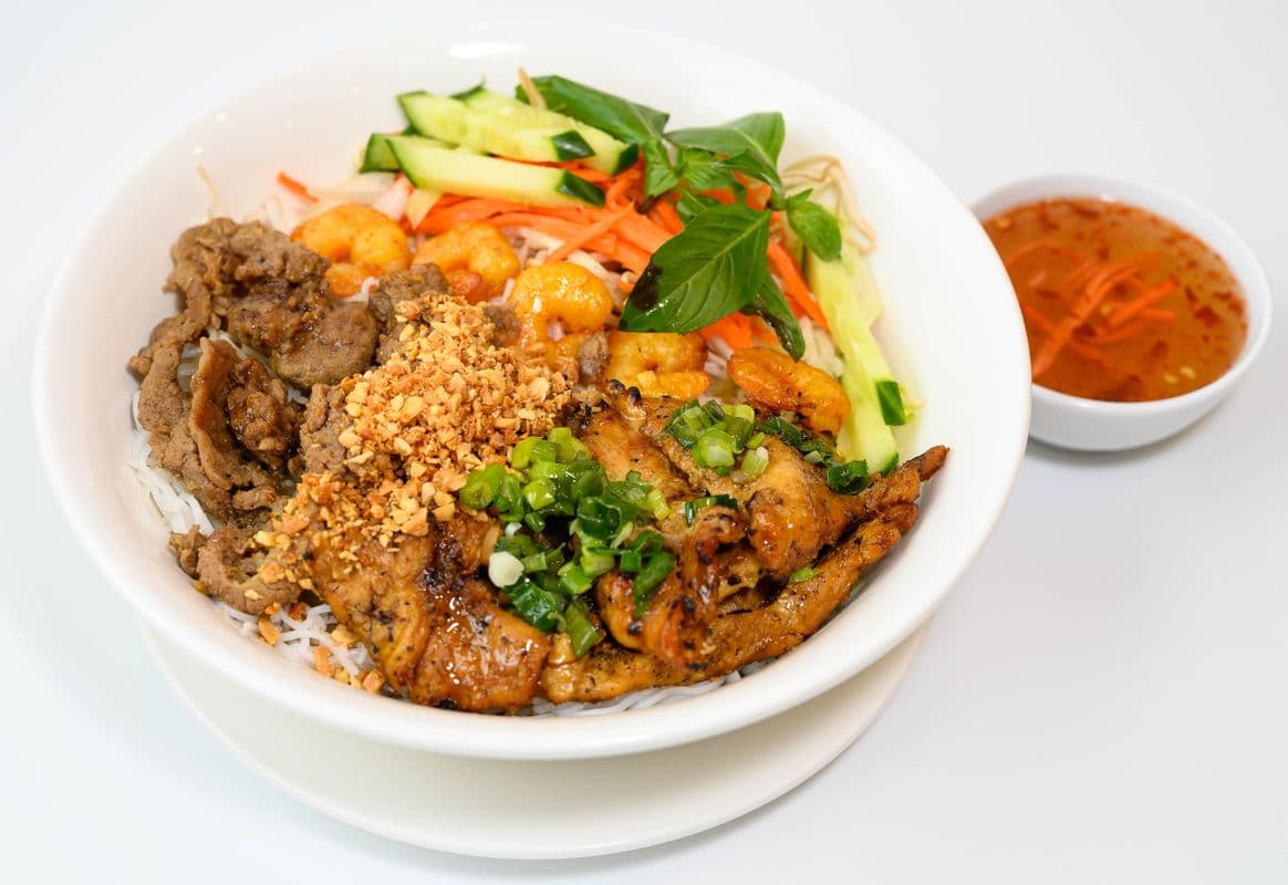 200. Grilled Beef, Grilled Chicken, and Grilled Shrimps with Vermicelli