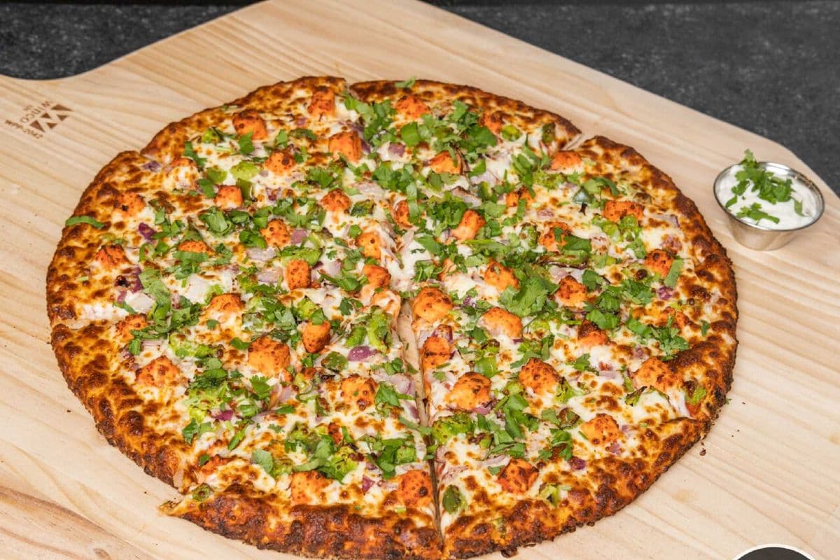 Shahi Paneer Pizza