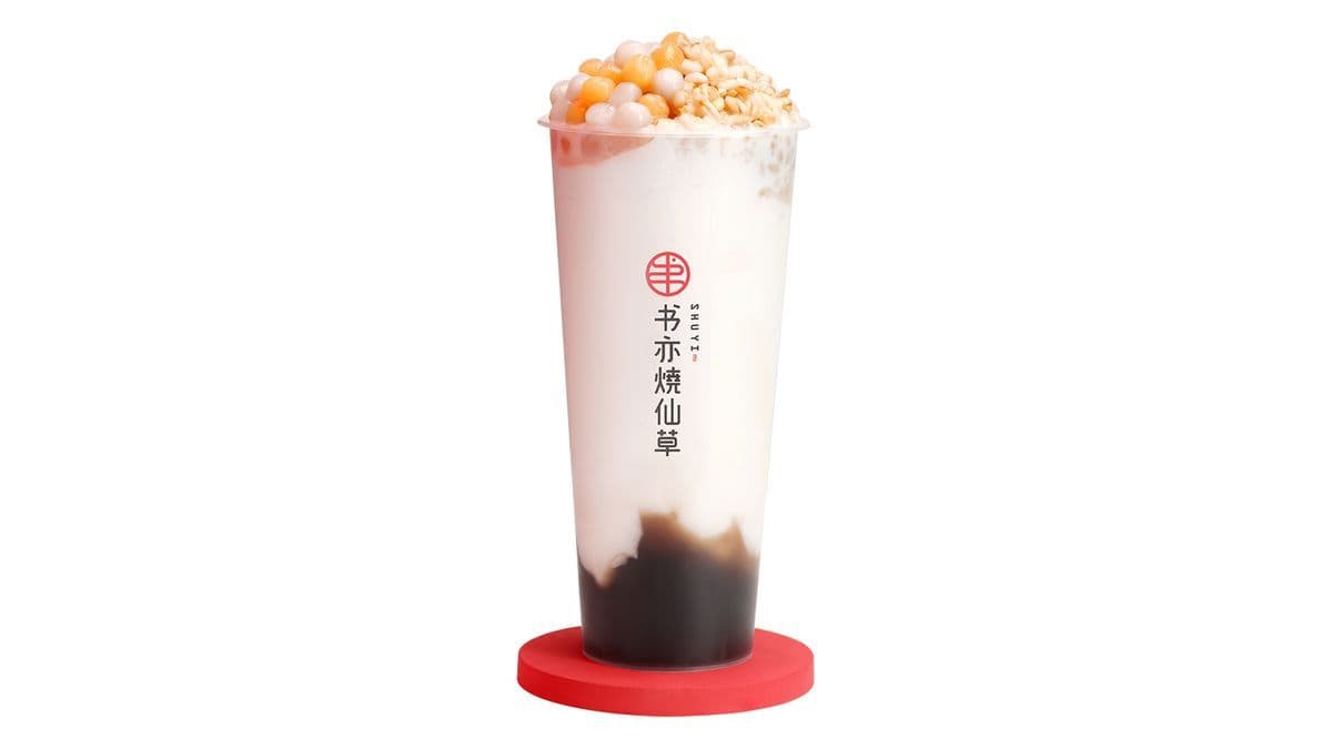 Thé au lait à la gelée d'herbe de coco / Coconut grass jelly milk tea