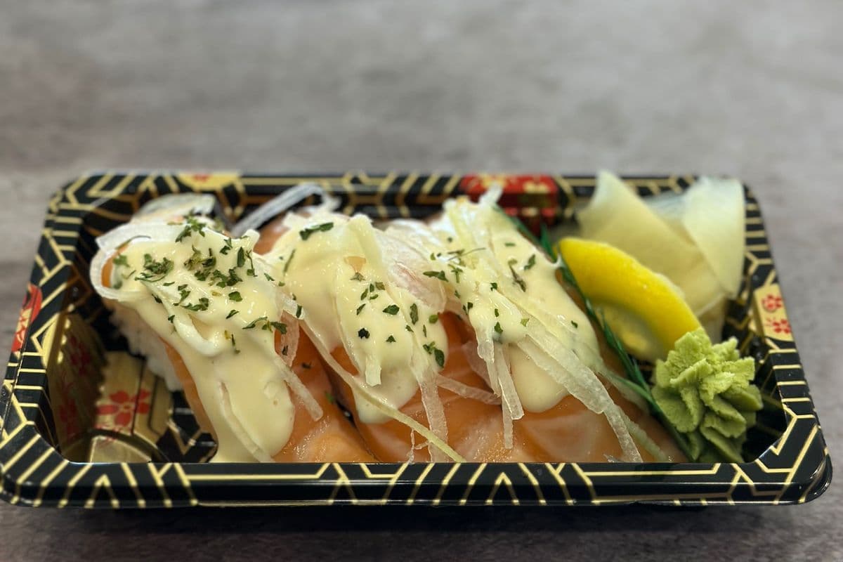 Creamy Onion Salmon Sushi (3pc)