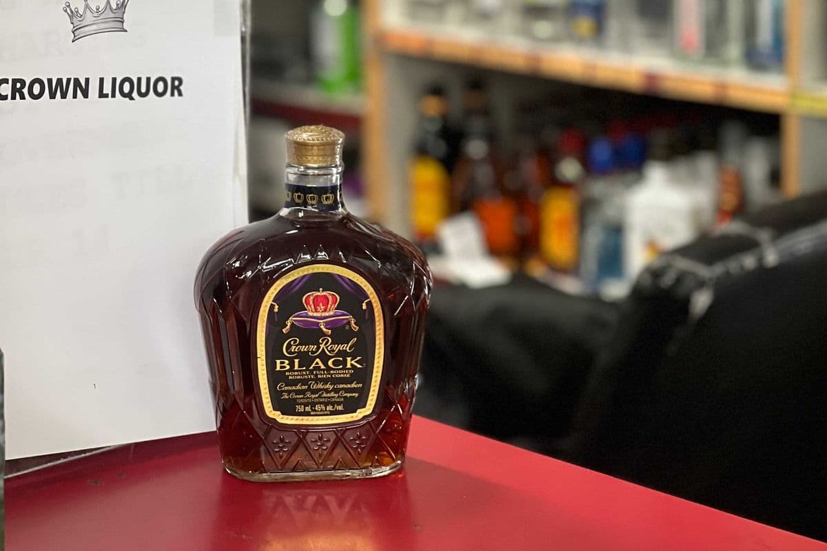 Crown Royal Black (750 ml) (1 x 750 ml)