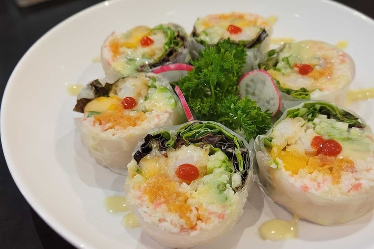 Spicy Cottage Roll (10 pcs)
