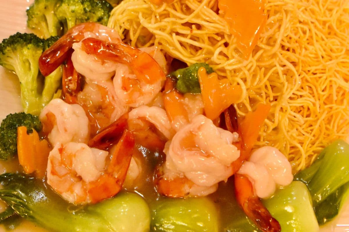 910. Fried Noodle w/ Prawn