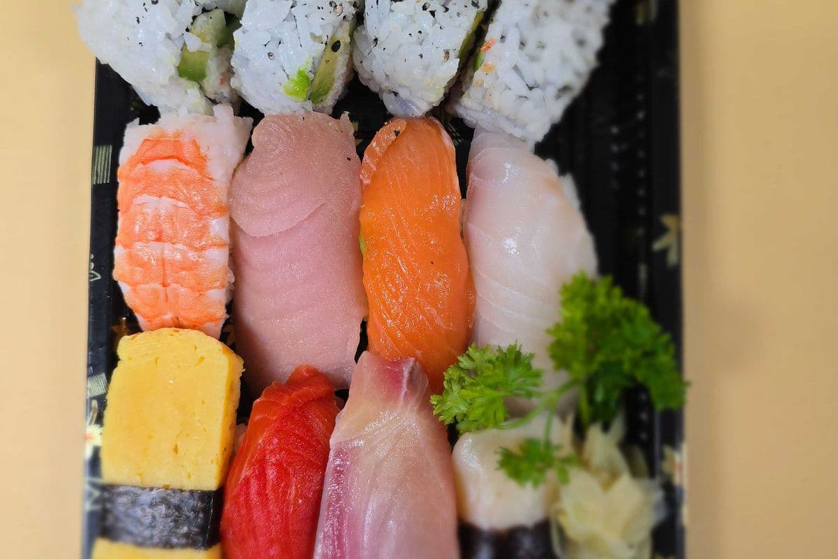 Deluxe Sushi Combo