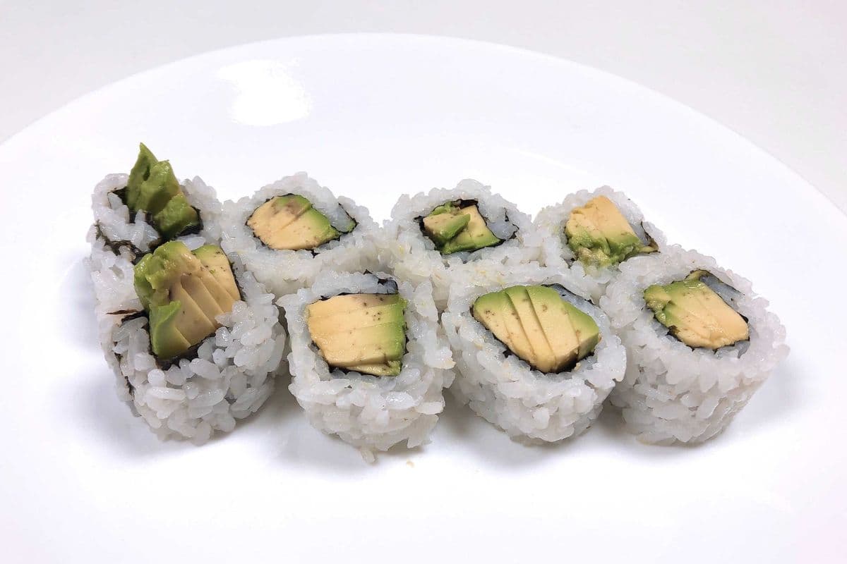 Avocado Roll (8pcs)