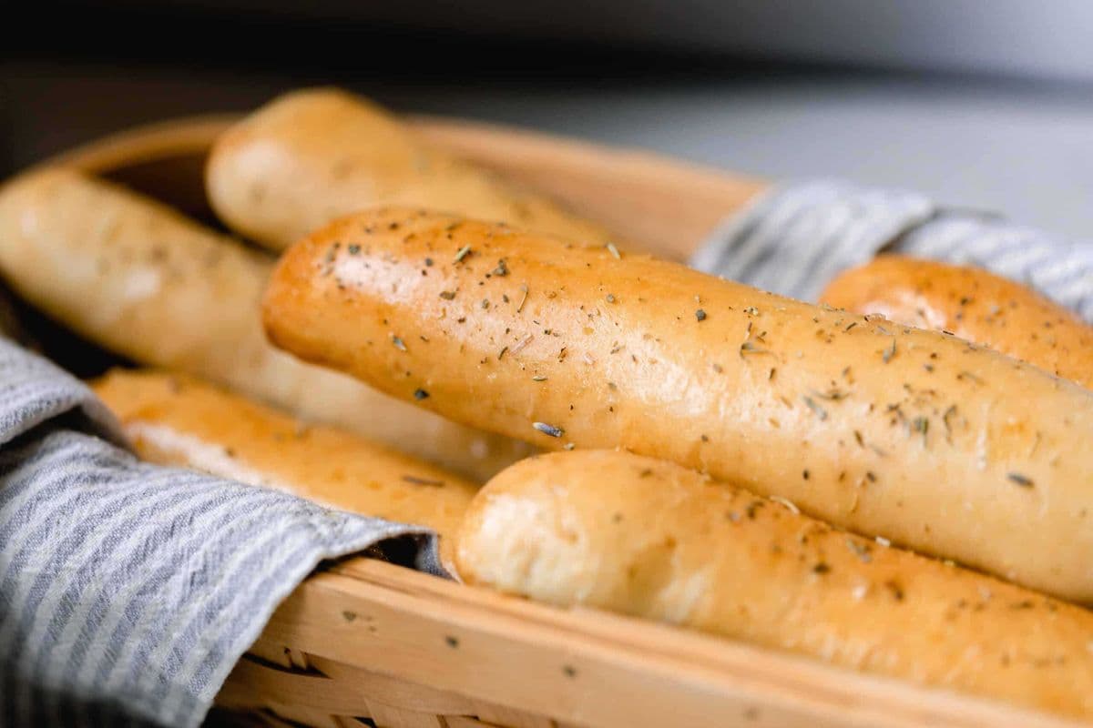 Bread Sticks (8 pcs)