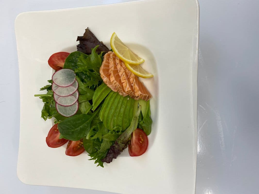 A06. Salmon Tataki Salad