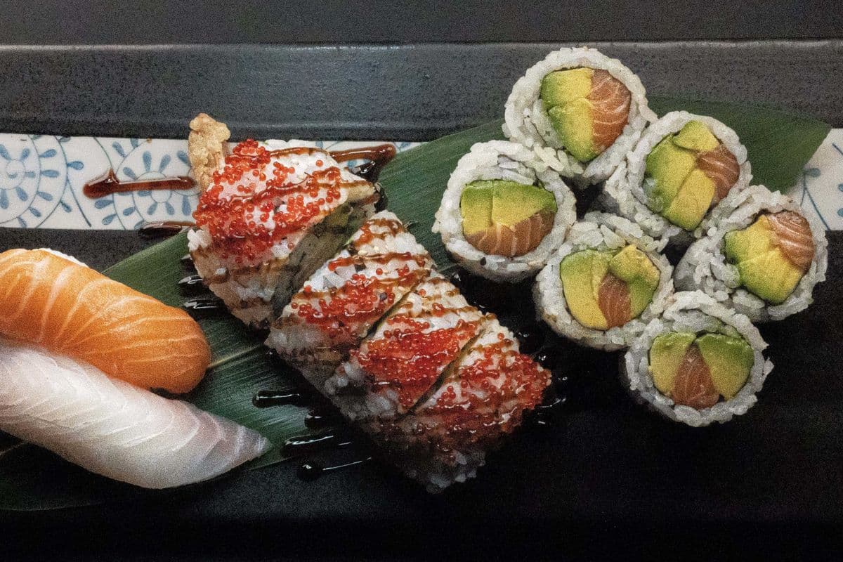 1062. Roll & Sushi Combo B