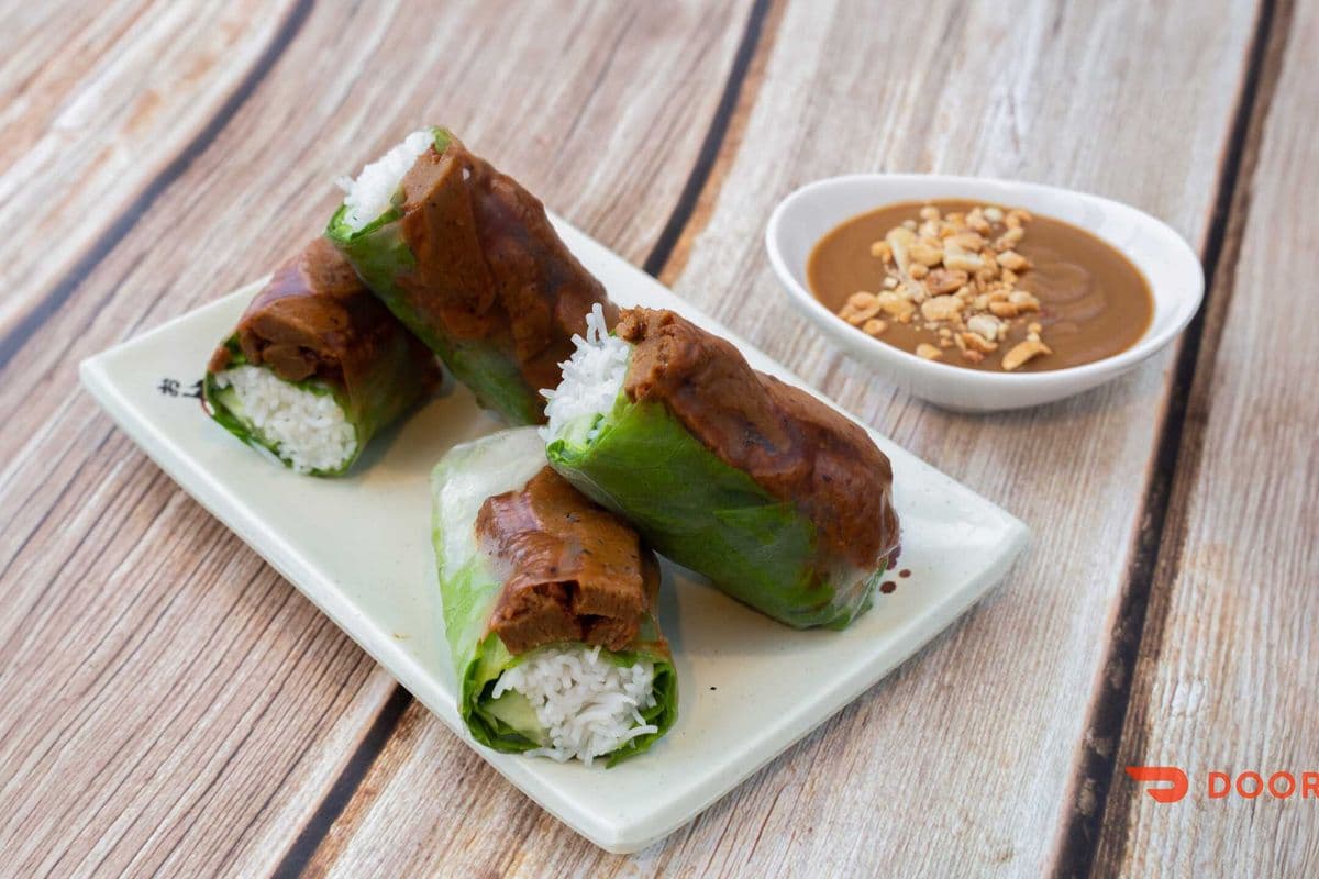 Vegan Black Pepper Steak Salad Rolls (2 Rolls)