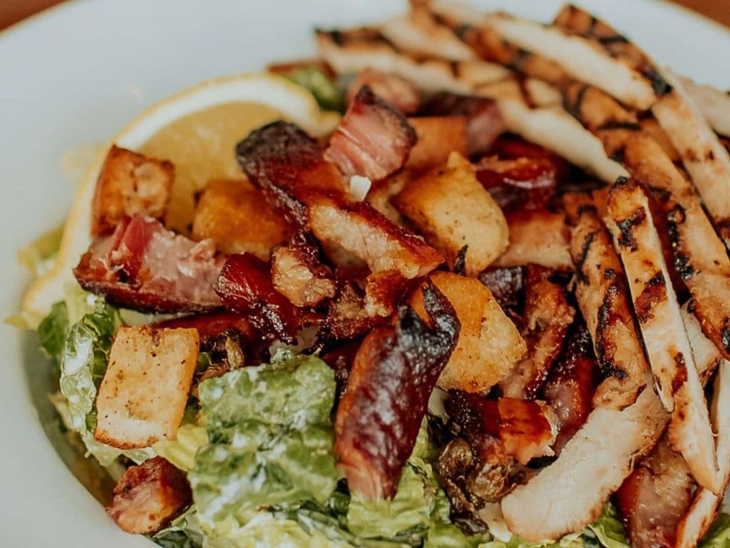 Cœur de romaine César au poulet / Chicken caesar-style romaine heart