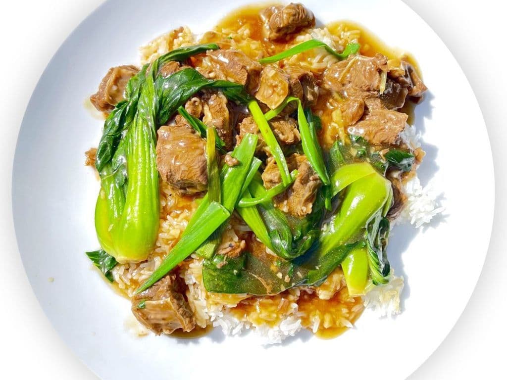 R4. 時菜牛腩飯 Beef Brisket with Veggie