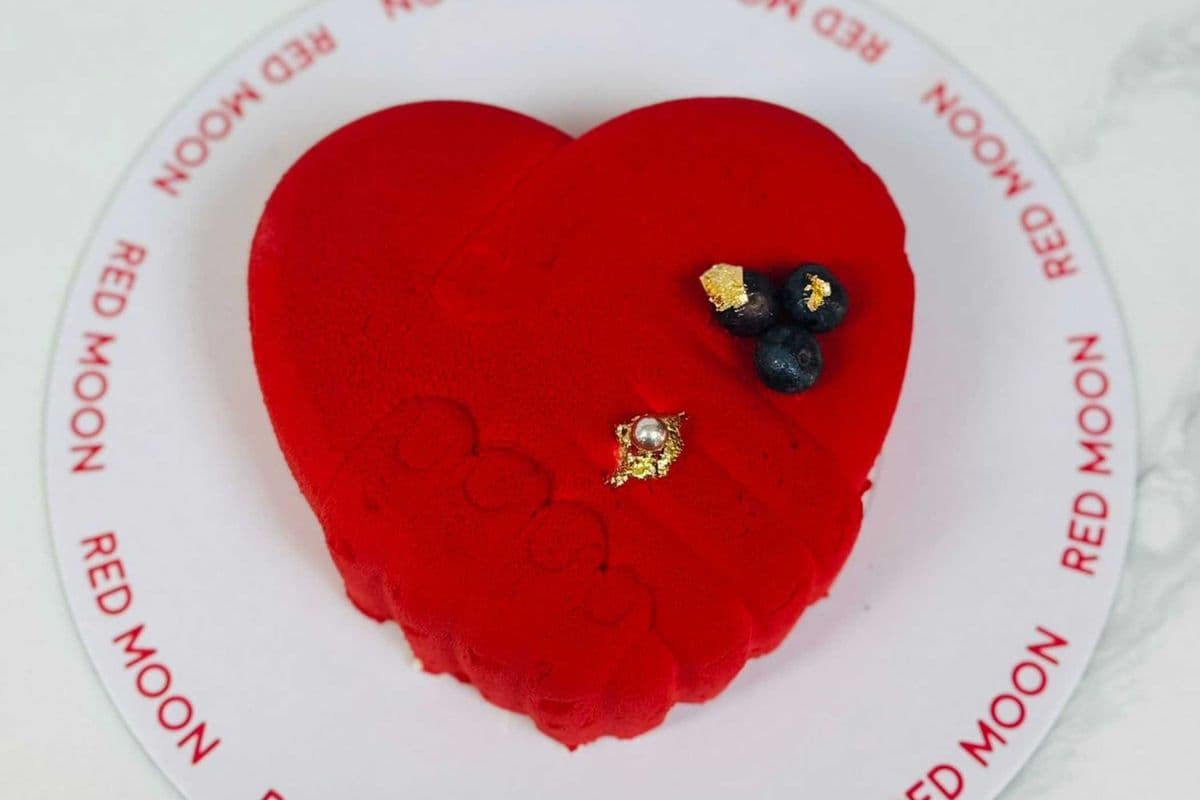 Hot Selling Valentine Hand Shape cake