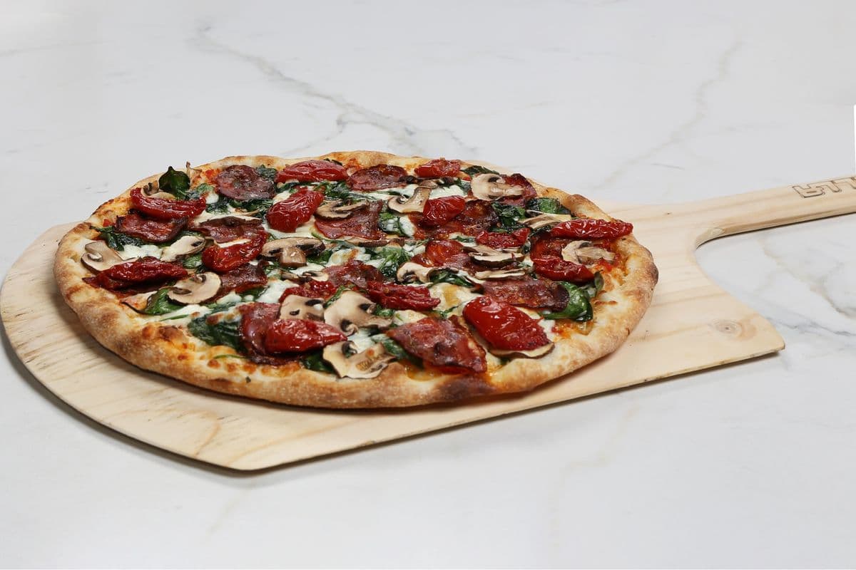 18'' Extra Large Hot Soppressata Gourmet Pizza (12 Slices)