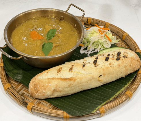 T2. Viet Yellow Curry Beef Brisket with French baguette