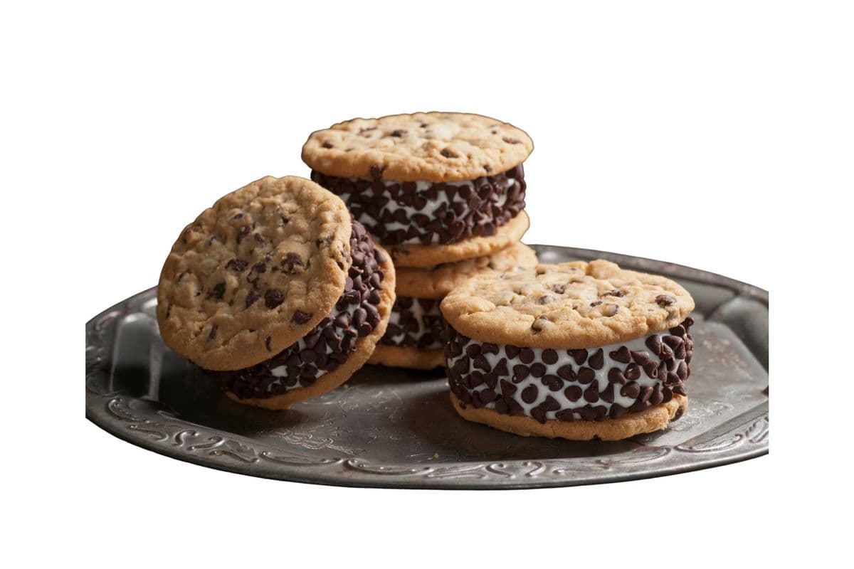 Frozen Yogurt Cookie Sandwich - White Chocolate Macadamia Cookie with Cake Batter Froyo