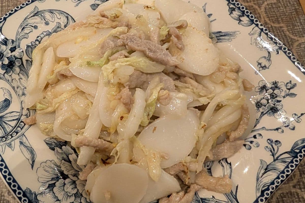 Fried Rice Cake with Shredded Pork and Cabbage - 白菜肉絲炒年糕