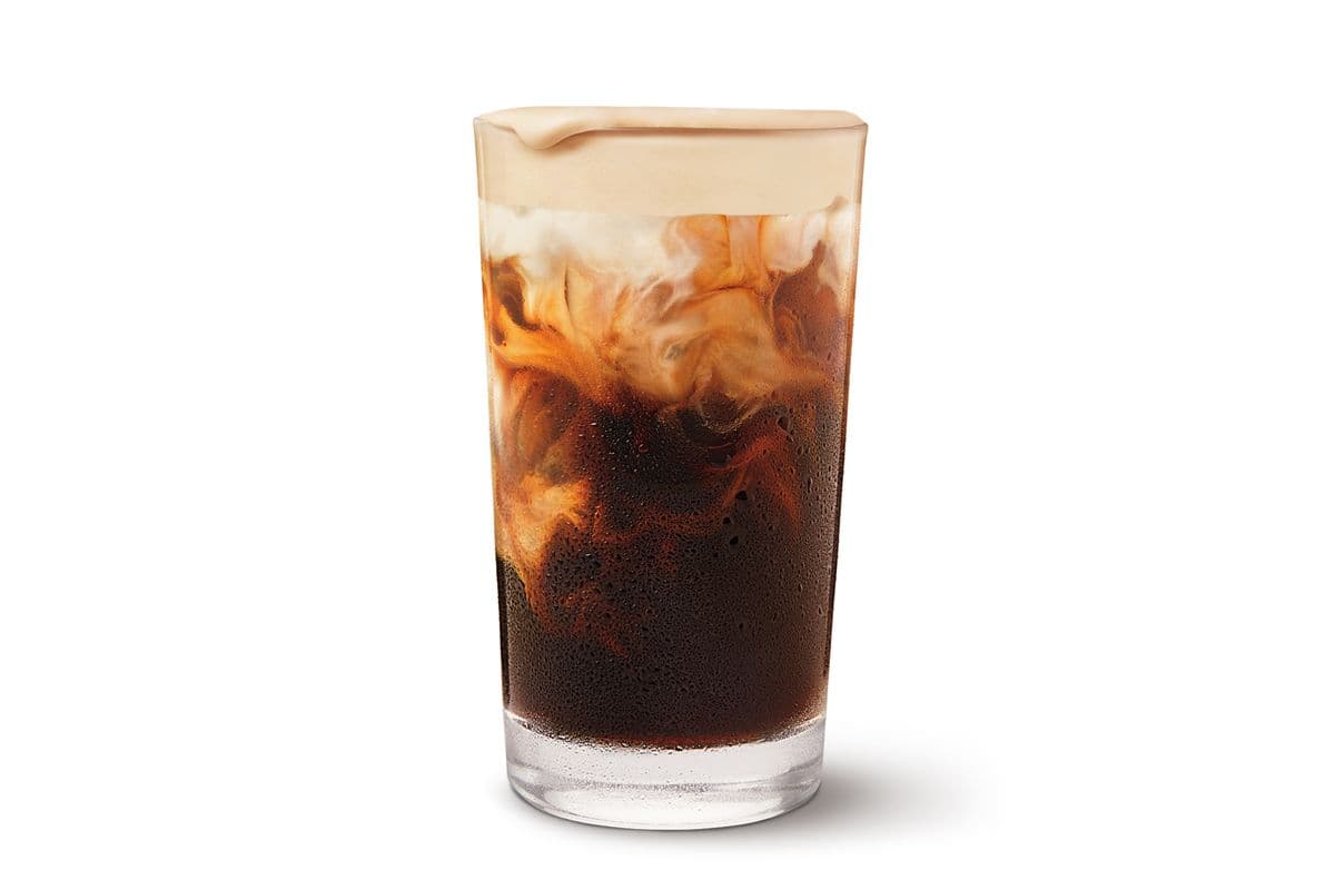 Café infusé à froid au caramel anglais avec mousse d’espresso
