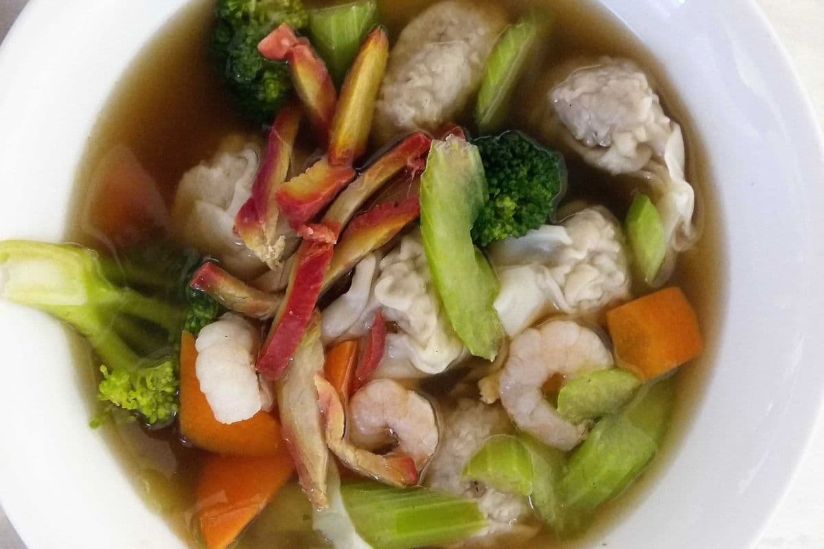 Wor Wonton Soup (6 pcs)(24oz size container)