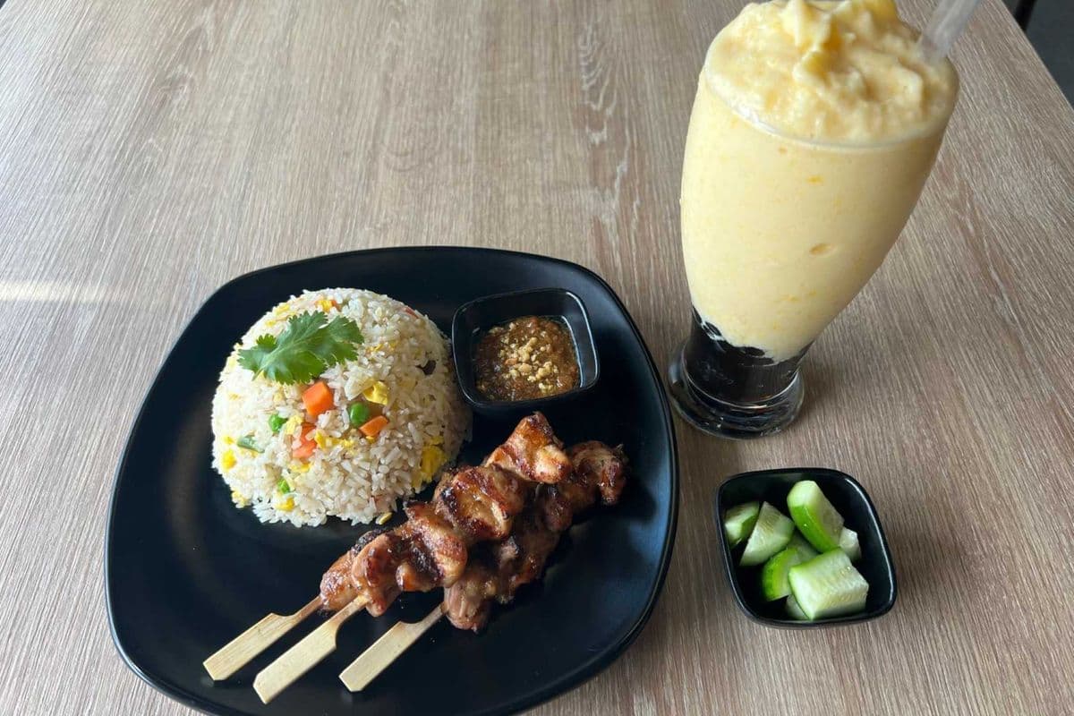 Tropical Fried Rice Combo with milk smoothie熱帶風情套餐配椰果牛奶沙冰