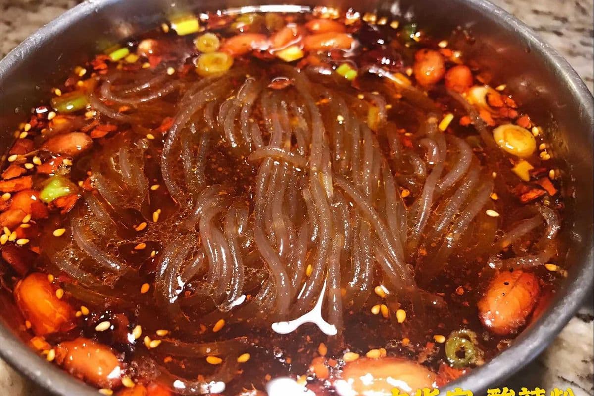 16. Hot and Sour Sweet Potato Noodles 酸辣粉