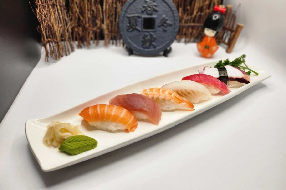 Mini Sushi (6 pcs)