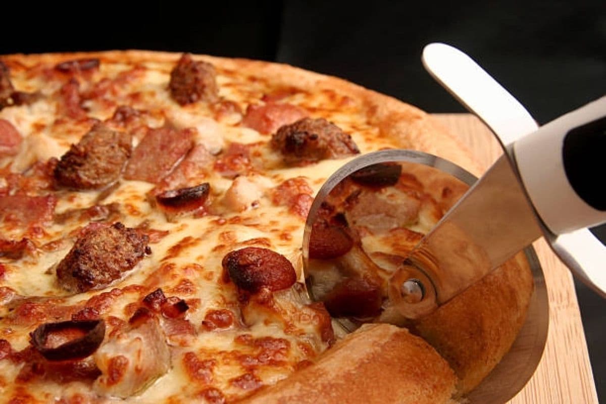 Pepperoni and beef pizza - Halal