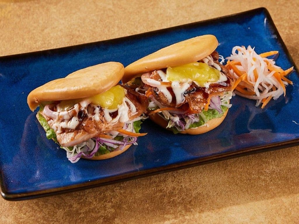 Q10L. Grilled Chicken in Bao