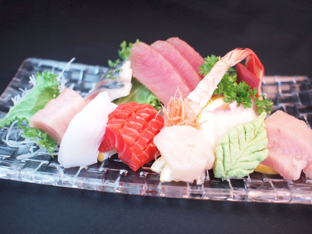 Large Sashimi (16 pcs) (7 Kinds)