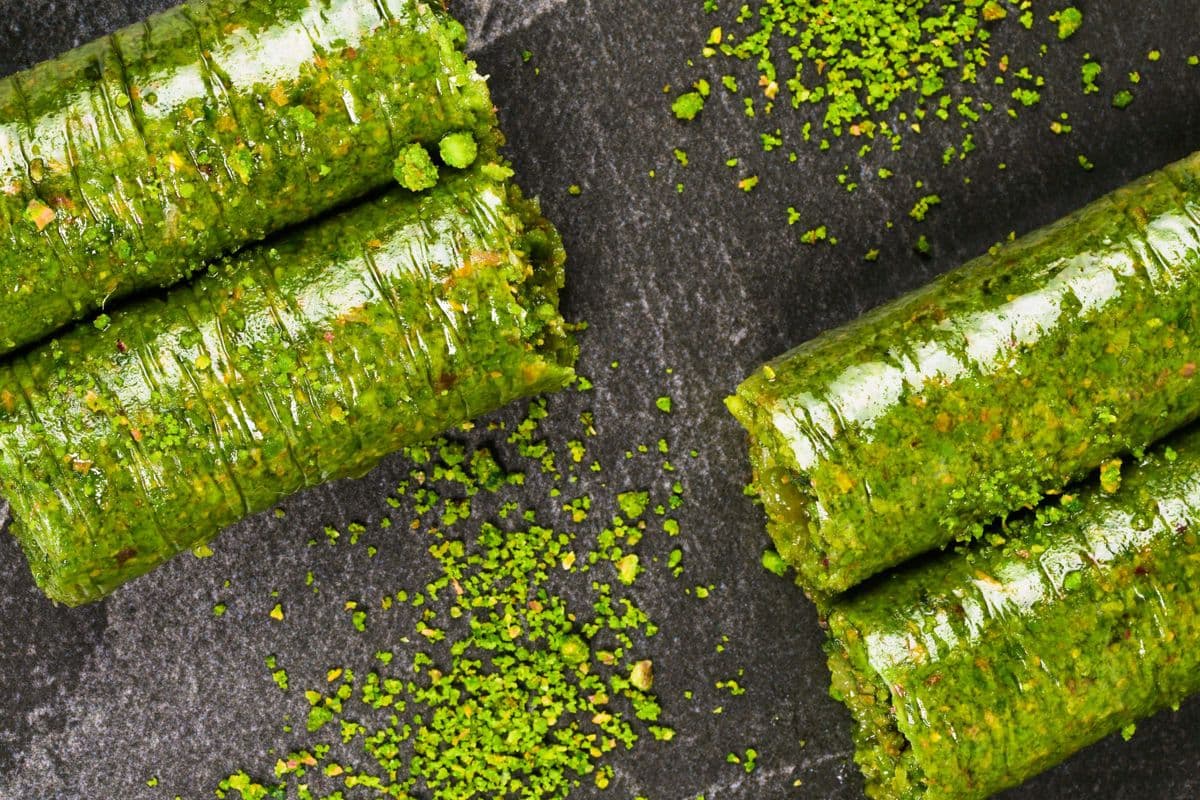 Pistachio Roll Baklava (3 pieces)