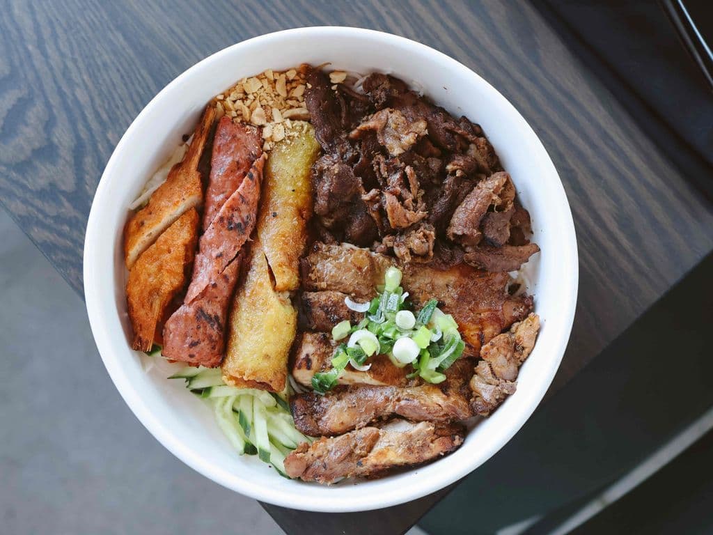 B07 - Special Grilled Combo (Bún Đặc Biệt: Chả Giò, Thịt Nướng, Gà Nướng, Chạo Tôm, Nem Nướng)