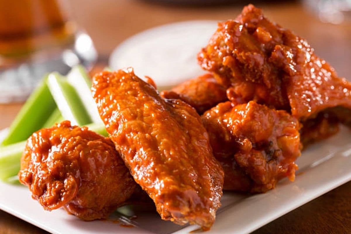 Spicy Hot Buffalo Chicken Wings (8 pcs)
