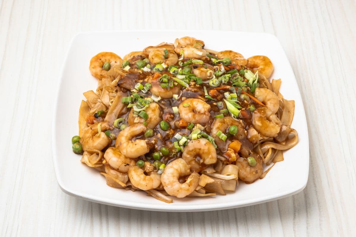 132. Nouilles de riz sautées avec crevettes à la sauce Homard / Stir Fried Rice Noodles with Shrimp in Lobster Sauce