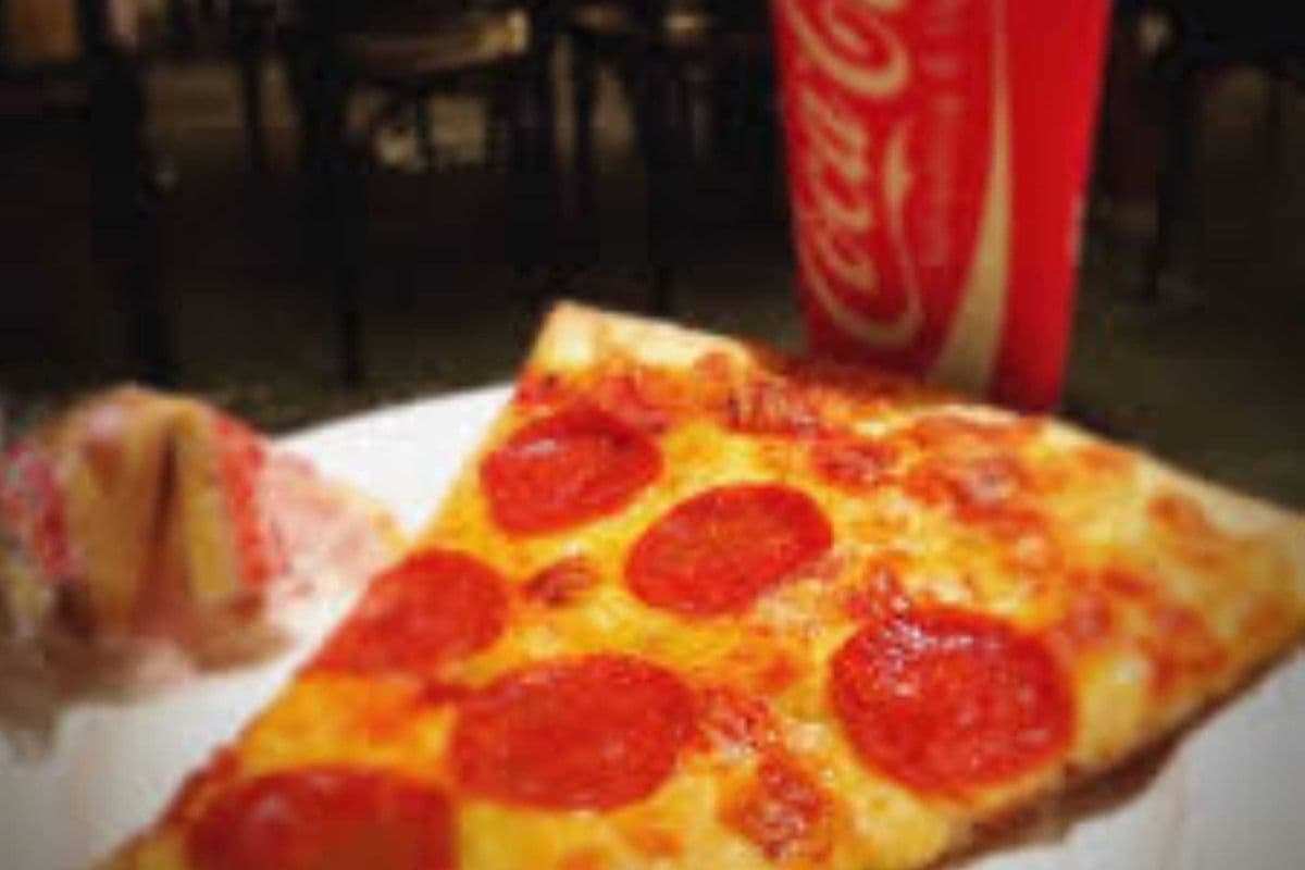 1 SMALL PEPPERONI AND CHEESE + 1 CAN OF POP