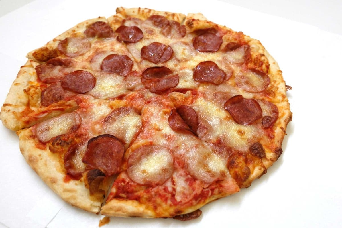 16" Pizza pepperoni / 16" Pepperoni Pizza