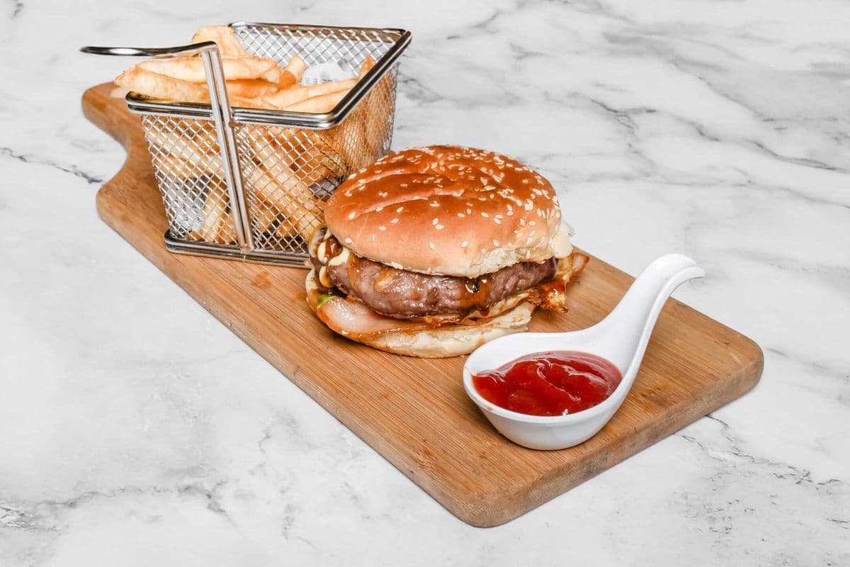 Uz1 Angus beef Cheese Burger / 安格斯牛肉芝士汉堡