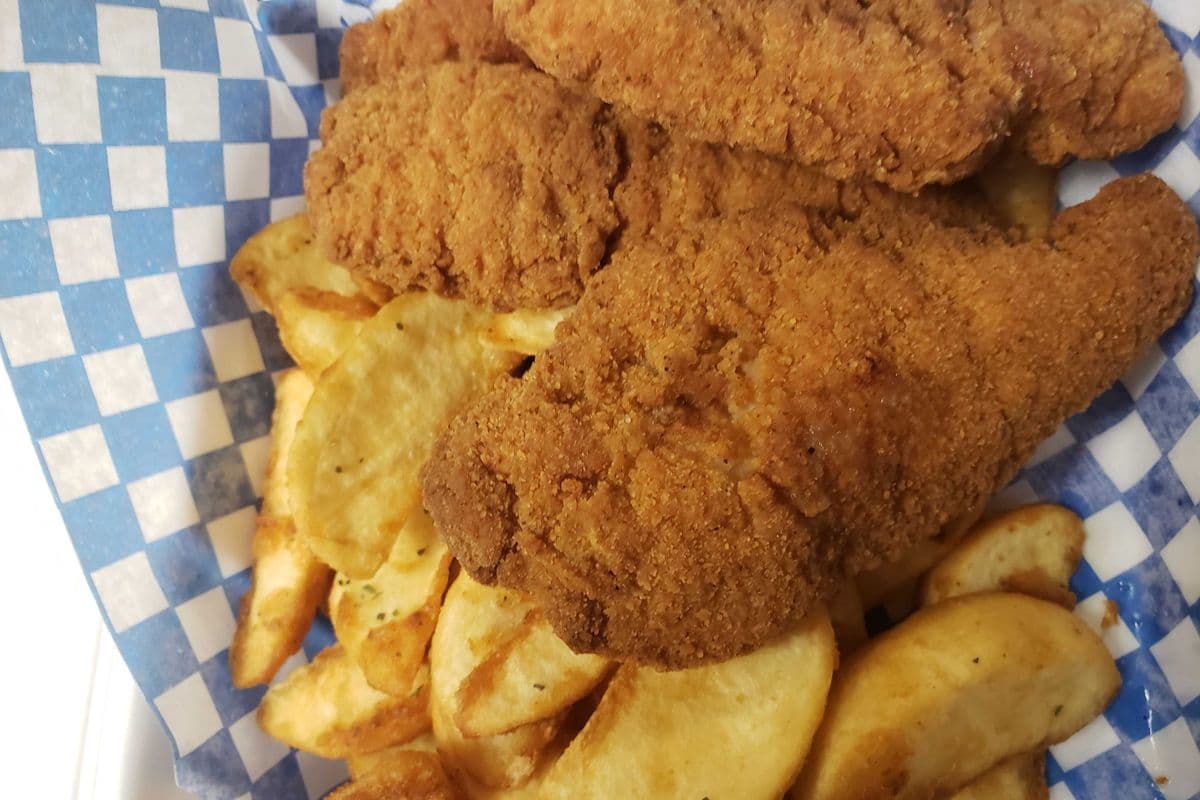 Chicken Fingers (4) and Wedges Combo