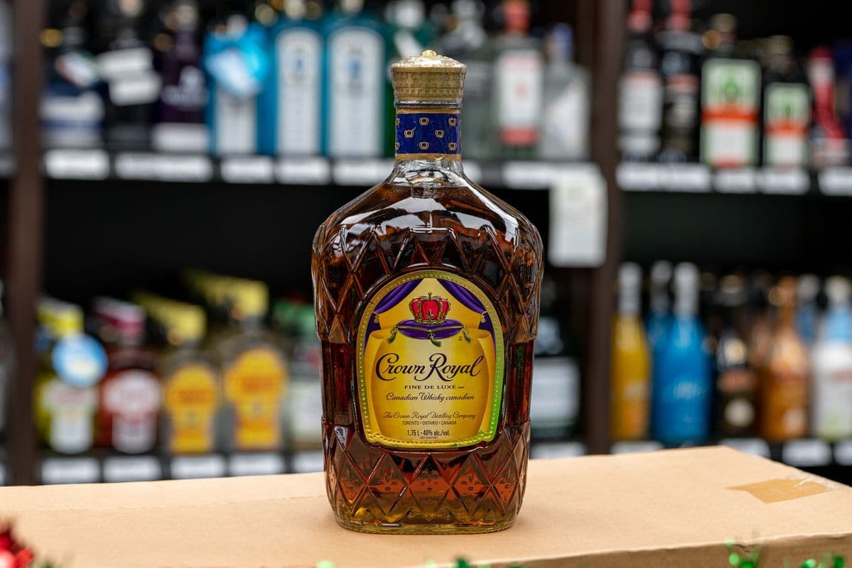 Crown Royal (1.75L) (1 x 1.75l)