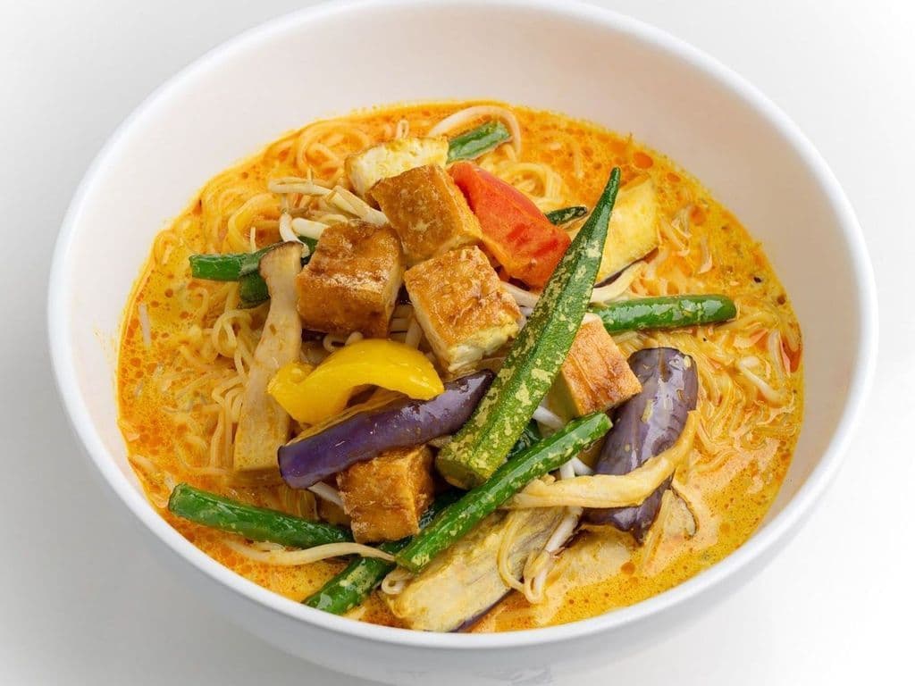 L2. Singapore Laksa with Mixed Vegetables 杂 菜 新 加 坡 叻 沙