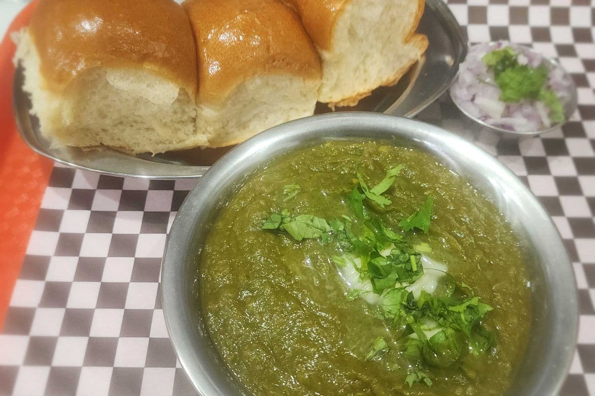 Green Pav Bhaji {Soft buns, not crispy)