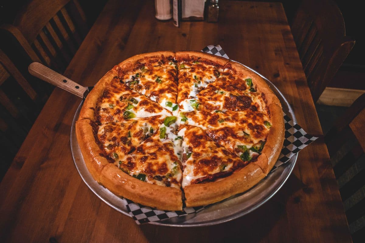 Small Creamy Sriracha Chicken Pizza