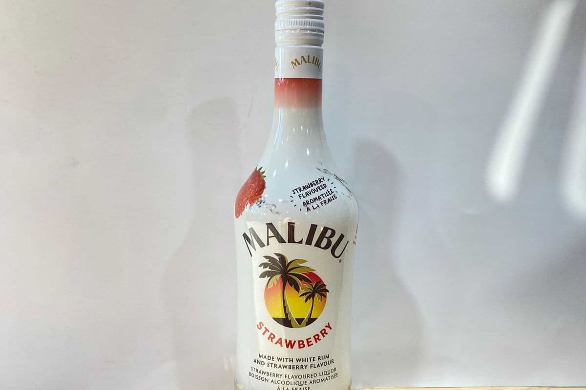 MALIBU STRAWBERRY FLAVOURED RUM 750 ML (1 x 750 ML)