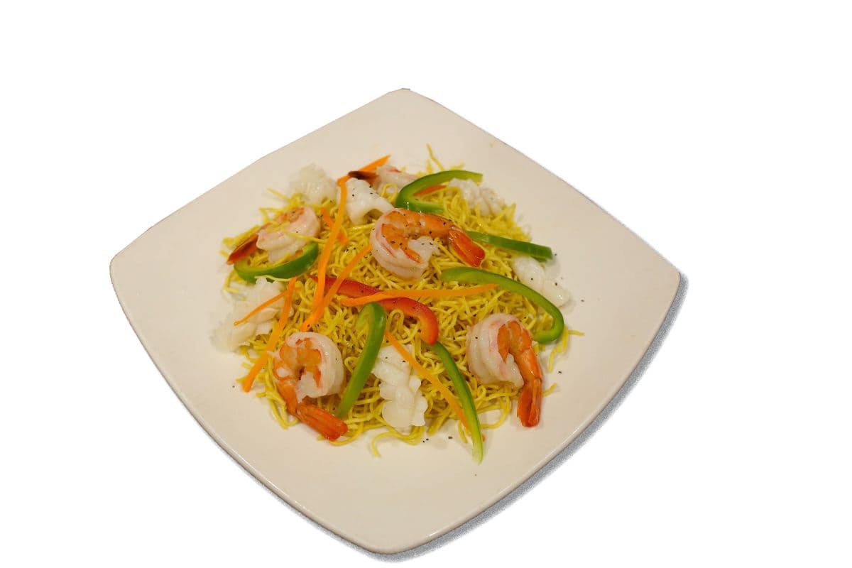 26. Fried Noodles with Seafood & Vegetables (Mi Xao Hai San)